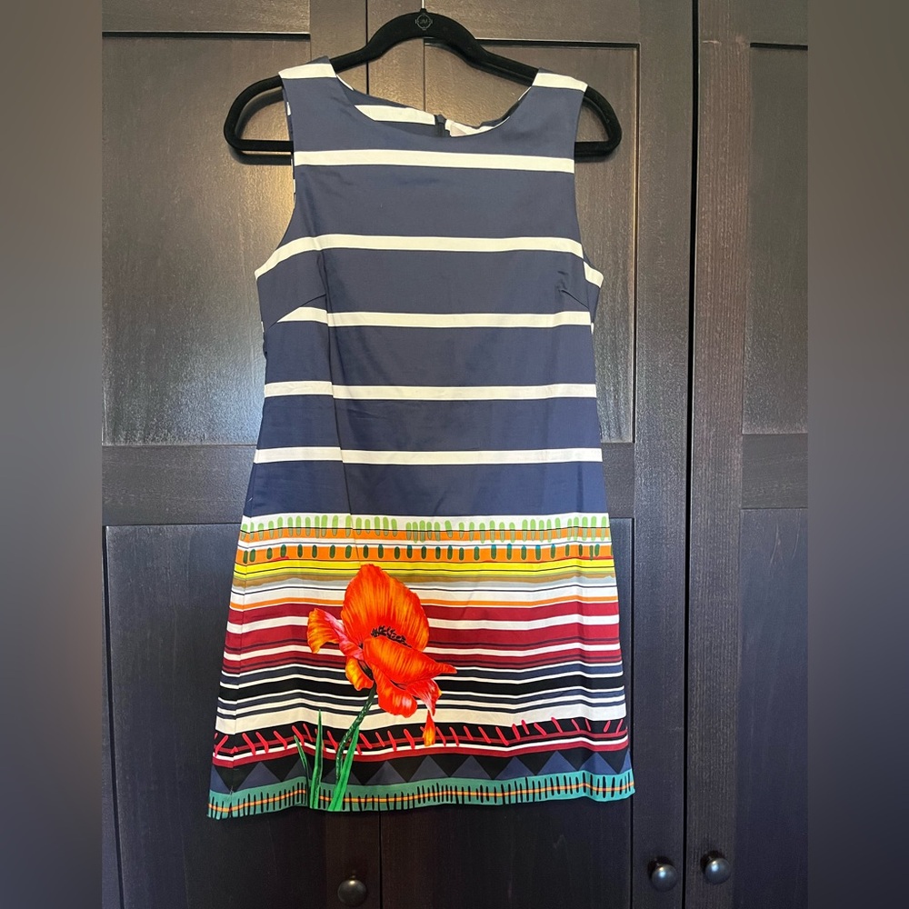 Womens NWT size 6 Navy & White Striped Dress with Floral Hem